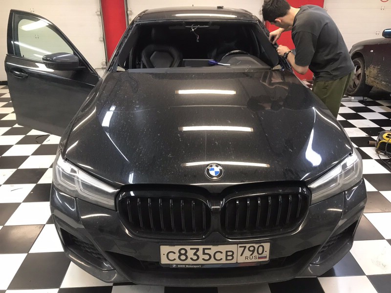 Замена лобового стекла BMW 5-Series