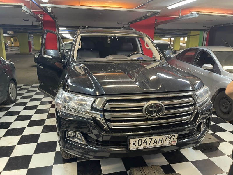 Замена лобового стекла Toyota Land Cruiser 200