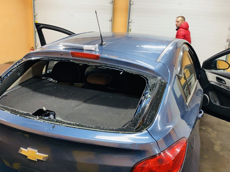 Замена лобовое ветрового стекла Chevrolet Cruze