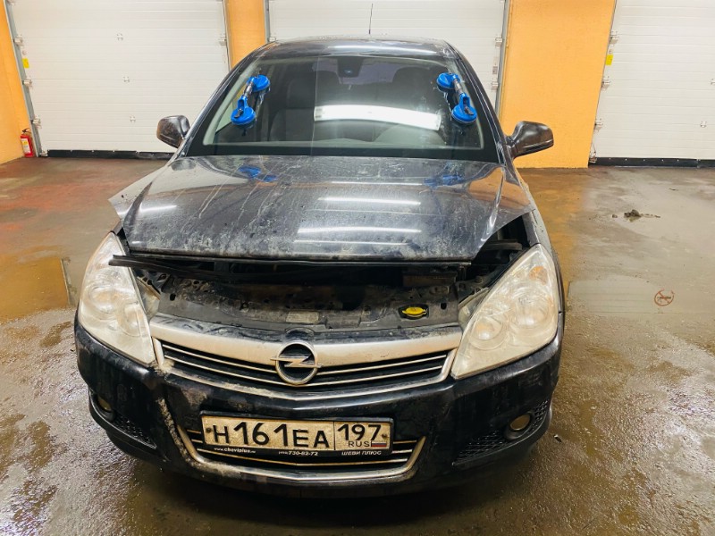 Замена лобового ветрового стекла Opel Astra H