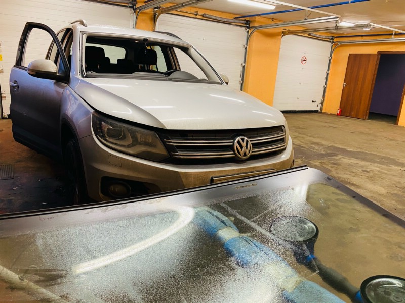 Замена лобового ветрового стекла Volkswagen Tiguan