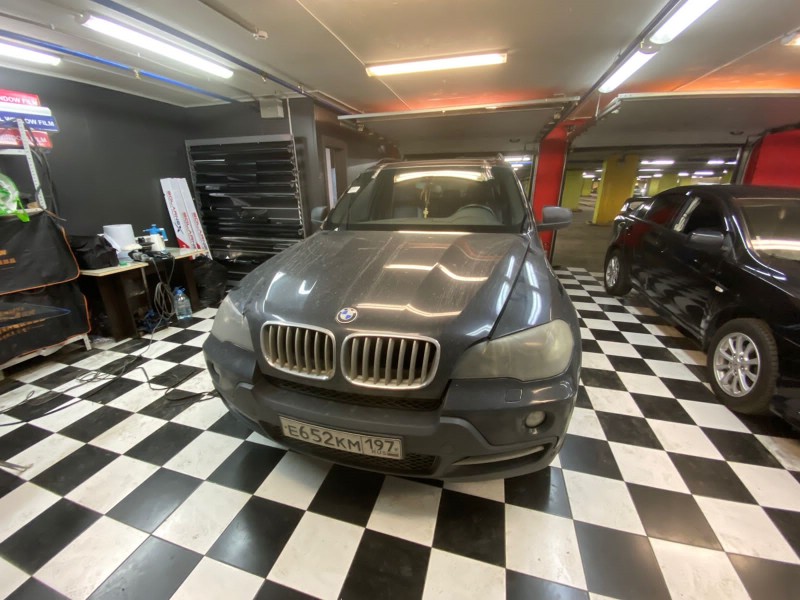 Замена лобового стекла BMW X5
