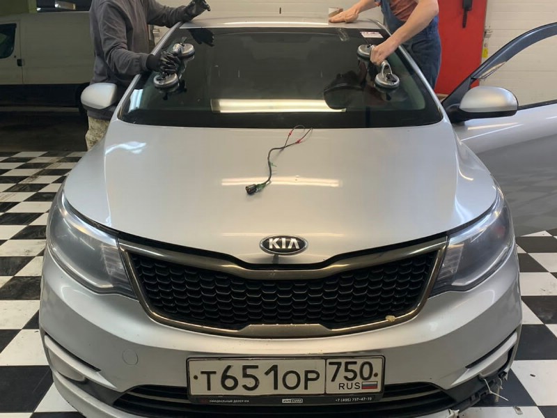 Замена лобового стекла Kia Rio