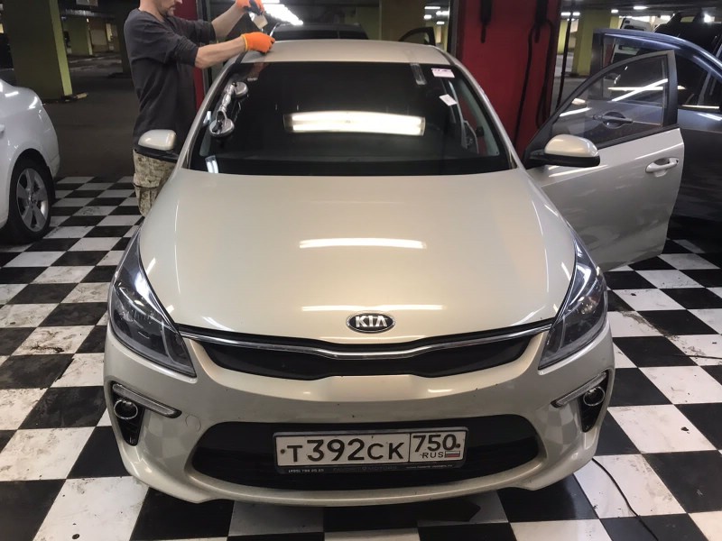 Замена лобового стекла Kia Rio