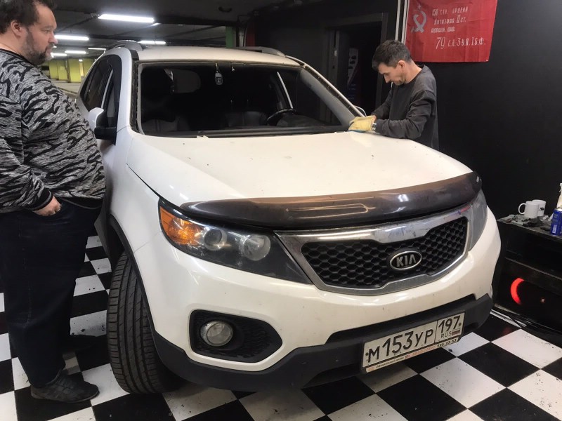Замена лобового стекла Kia Sorento
