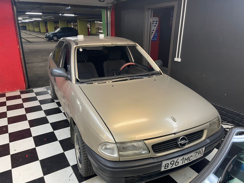 Замена лобового стекла Opel Astra F