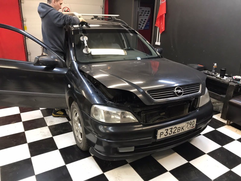 Замена лобового стекла Opel Astra g