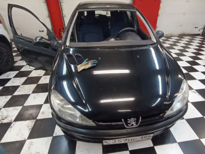 Замена лобового стекла Peugeot 206