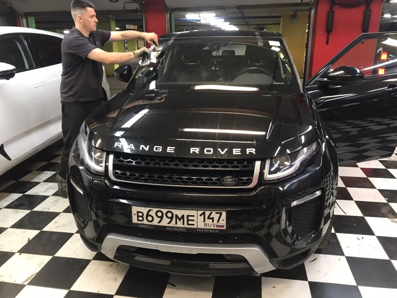 Замена лобового стекла Range Rover Evoq