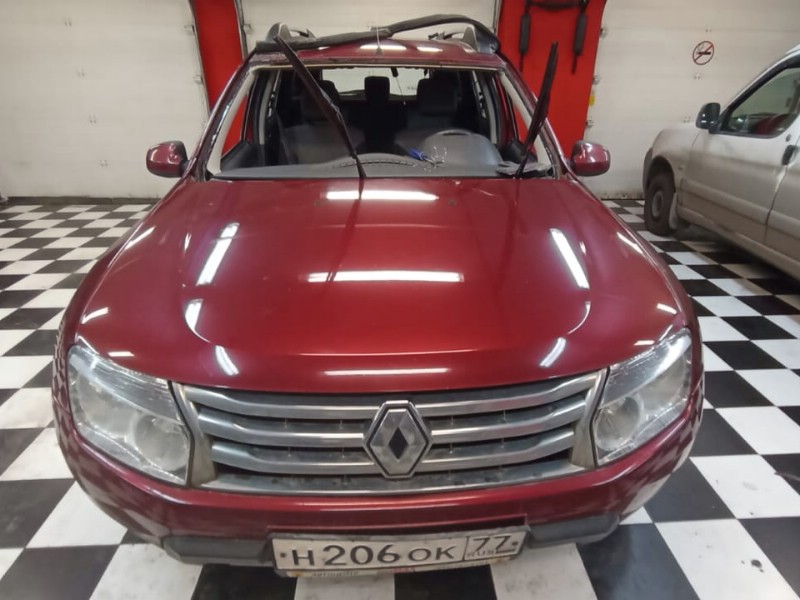 Замена лобового стекла Renault Duster