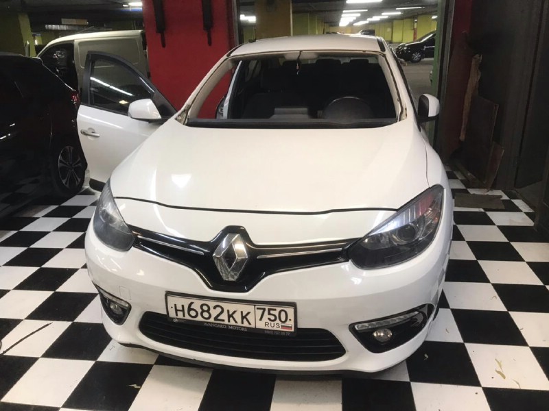 Замена лобового стекла Renault Fluence