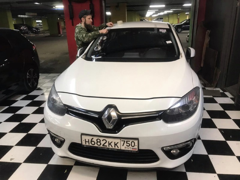Замена лобового стекла Renault Fluence