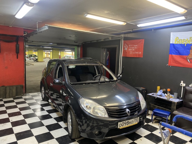 Замена лобового стекла Renault Sandero