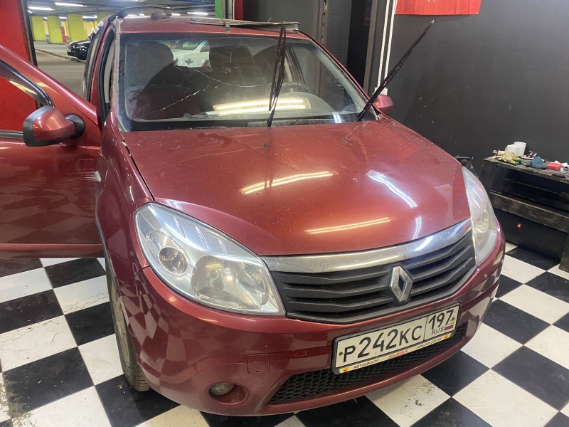 Замена лобового стекла Renault Sandero