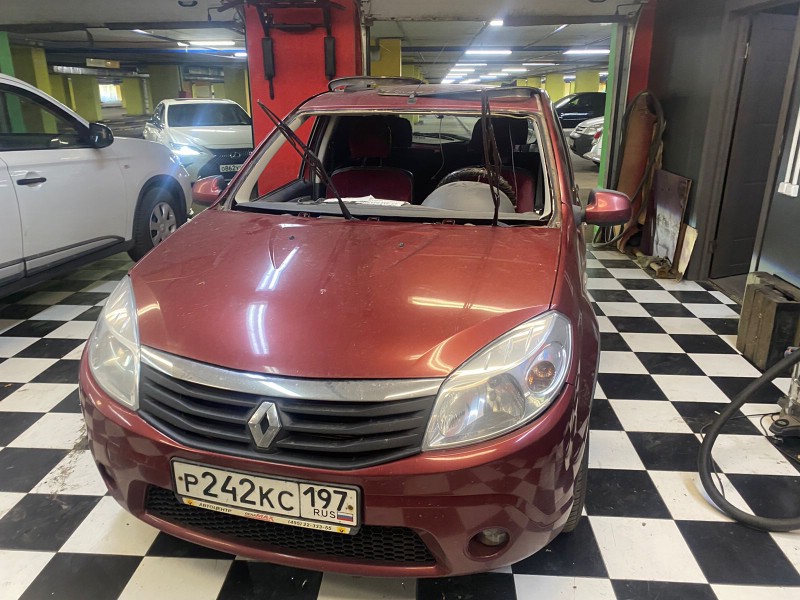 Замена лобового стекла Renault Sandero
