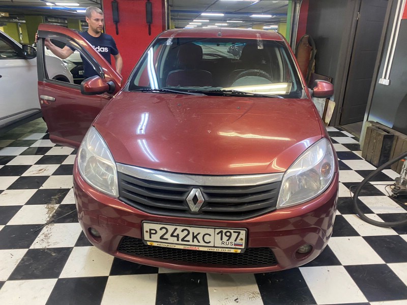 Замена лобового стекла Renault Sandero