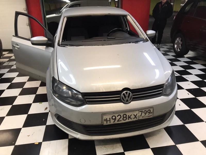 Замена лобового стекла Volkswagen Polo