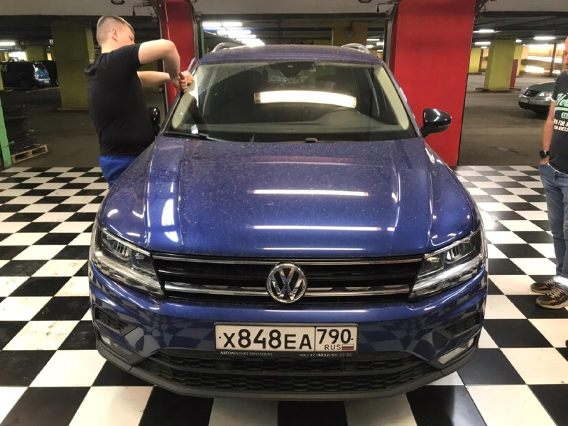 Замена лобового стекла Volkswagen Tiguan