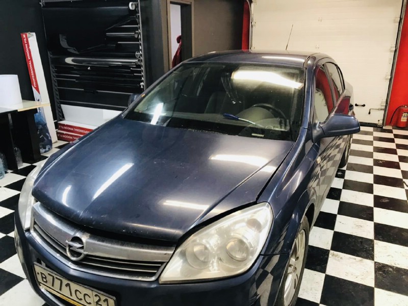 Замена лобового ветрового стекла Opel Astra H 4D