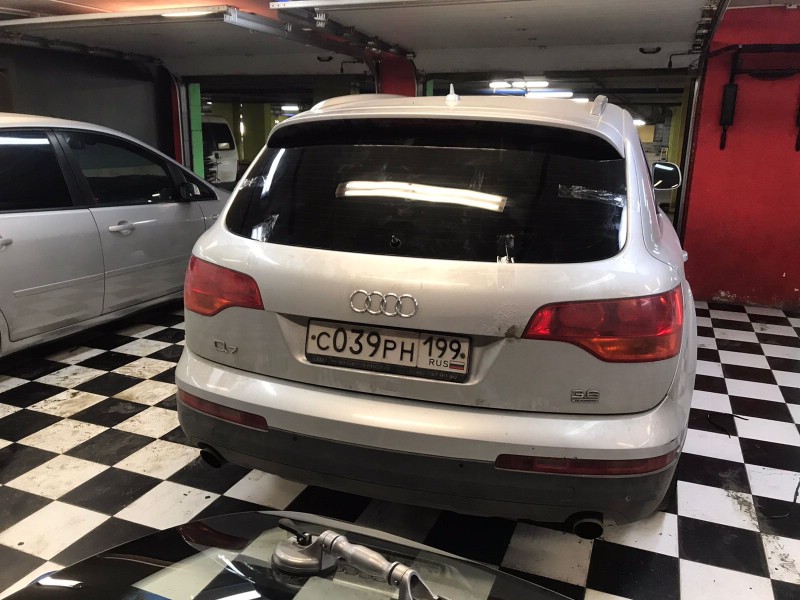 Замена заднего стекла Audi Q7