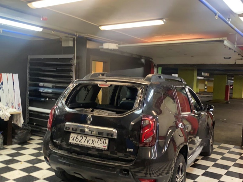 Замена заднего стекла Renault Duster